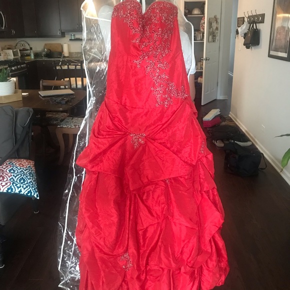 Red sweetheart beaded prom dress - Picture 4 of 4